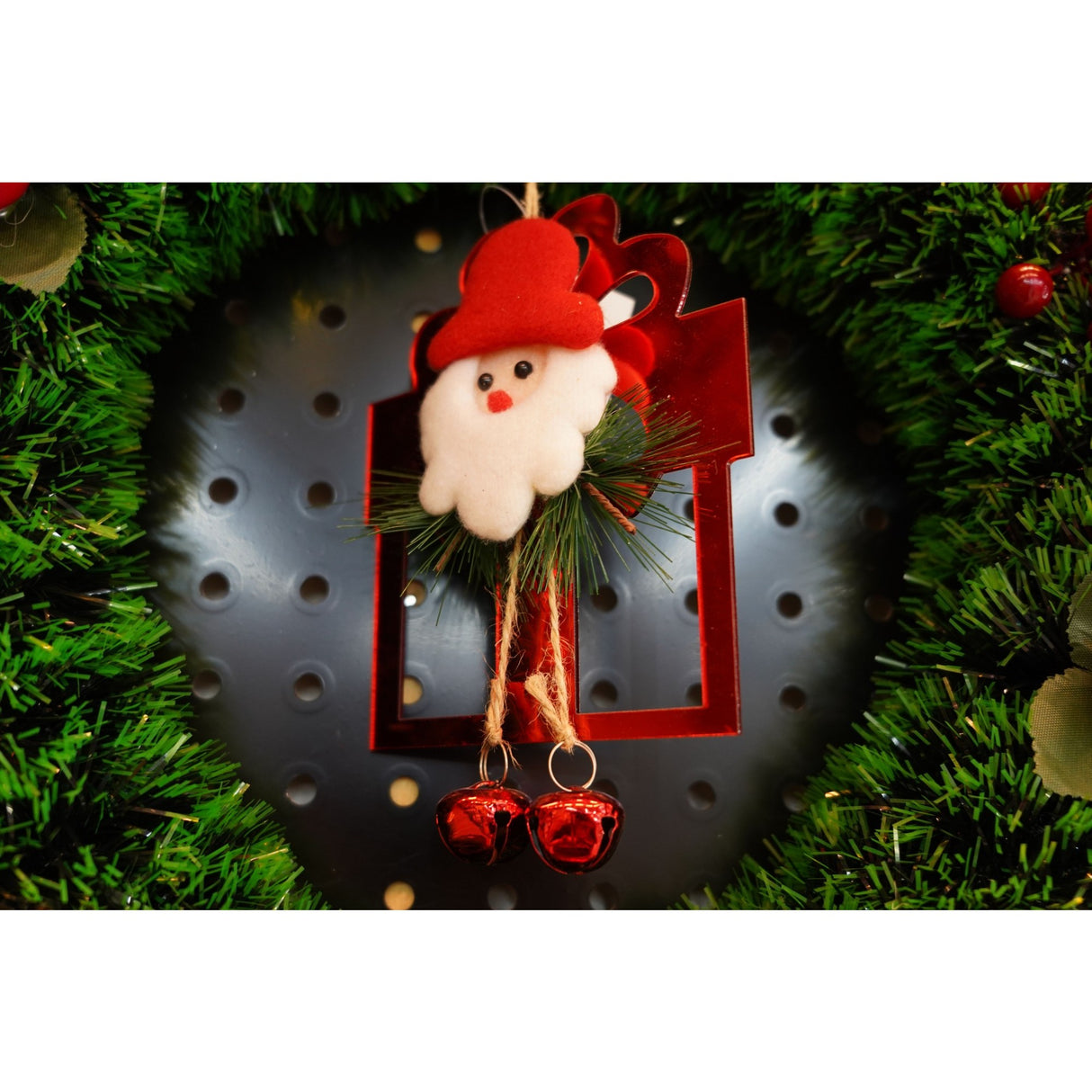 Ornament brad, Flippy, Cadou cu clopotei, Rosu, Lucios, 15*20CM, Acril, Interior/ Exterior - vivimall.ro