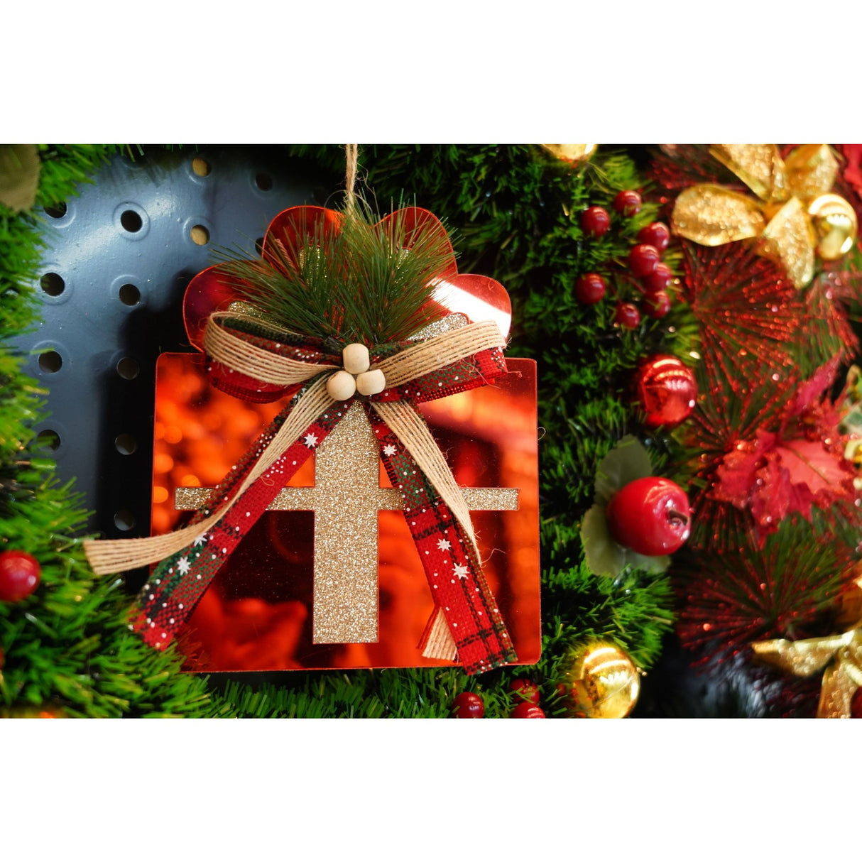 Ornament brad, Flippy, Cadou, Rosu, Lucios, 15*15CM, Acril, Interior/ Exterior - vivimall.ro