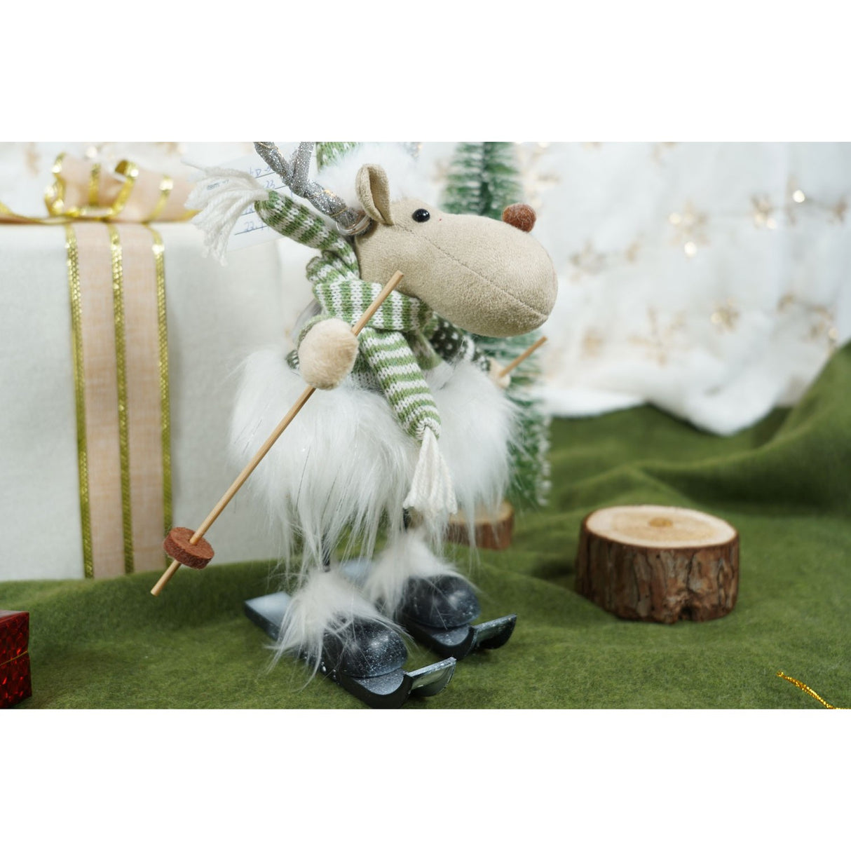 Ornament de Craciun ren pe schiuri, Flippy, alb/verde, textil, 33 cm - vivimall.ro