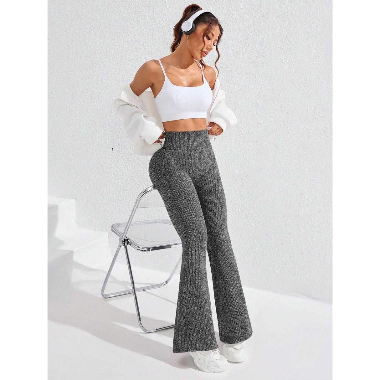 Pantaloni yoga talie înaltă damă Vivimall, ținută sport casual, vedere spate și ansamblu outfit
