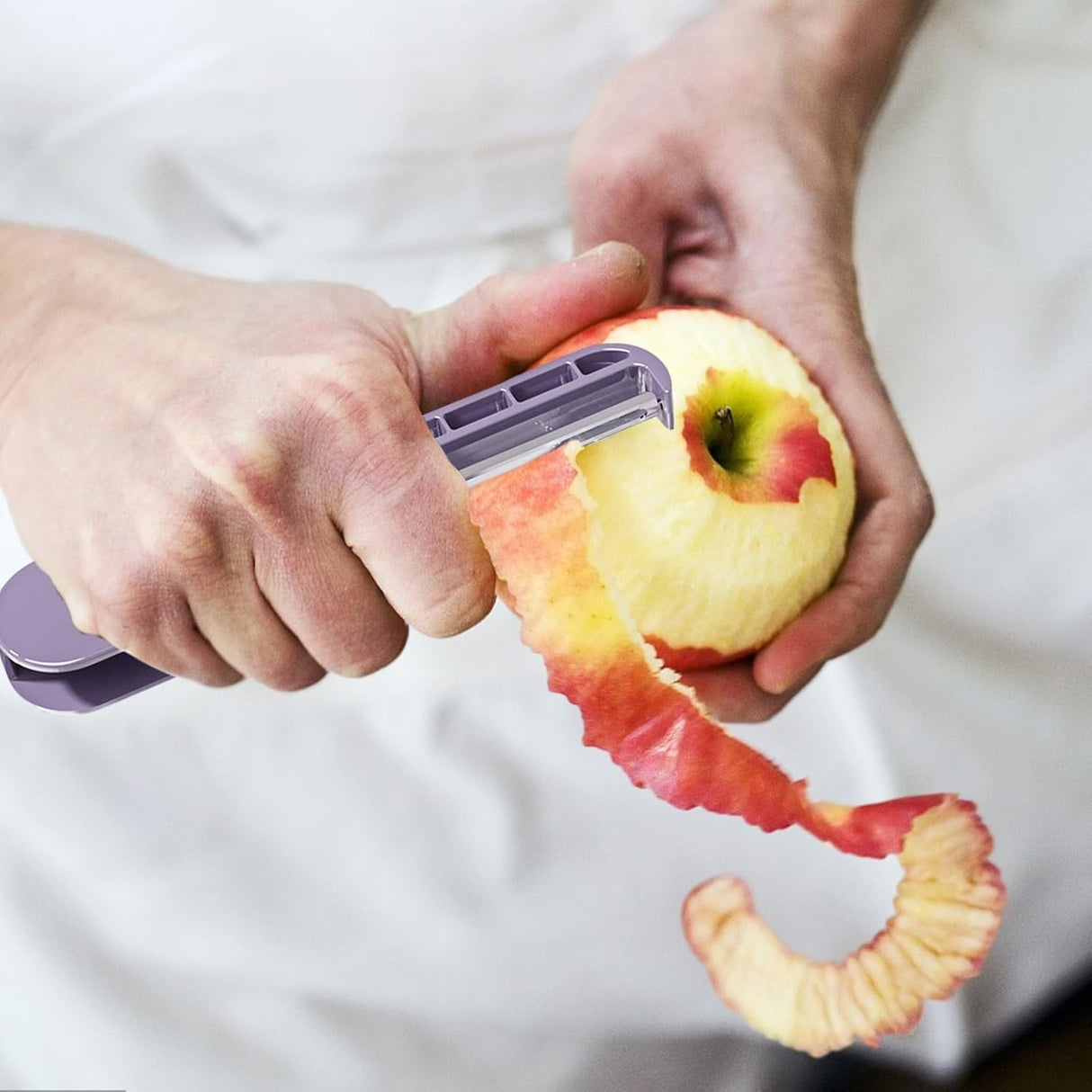 Peeler pentru Legume si Fructe, Vivimall, 3.6 x 9.1 cm, Multifunctional, Curatator Pliabil, din ABS si Otel Inoxidabil, Mov - vivimall.ro