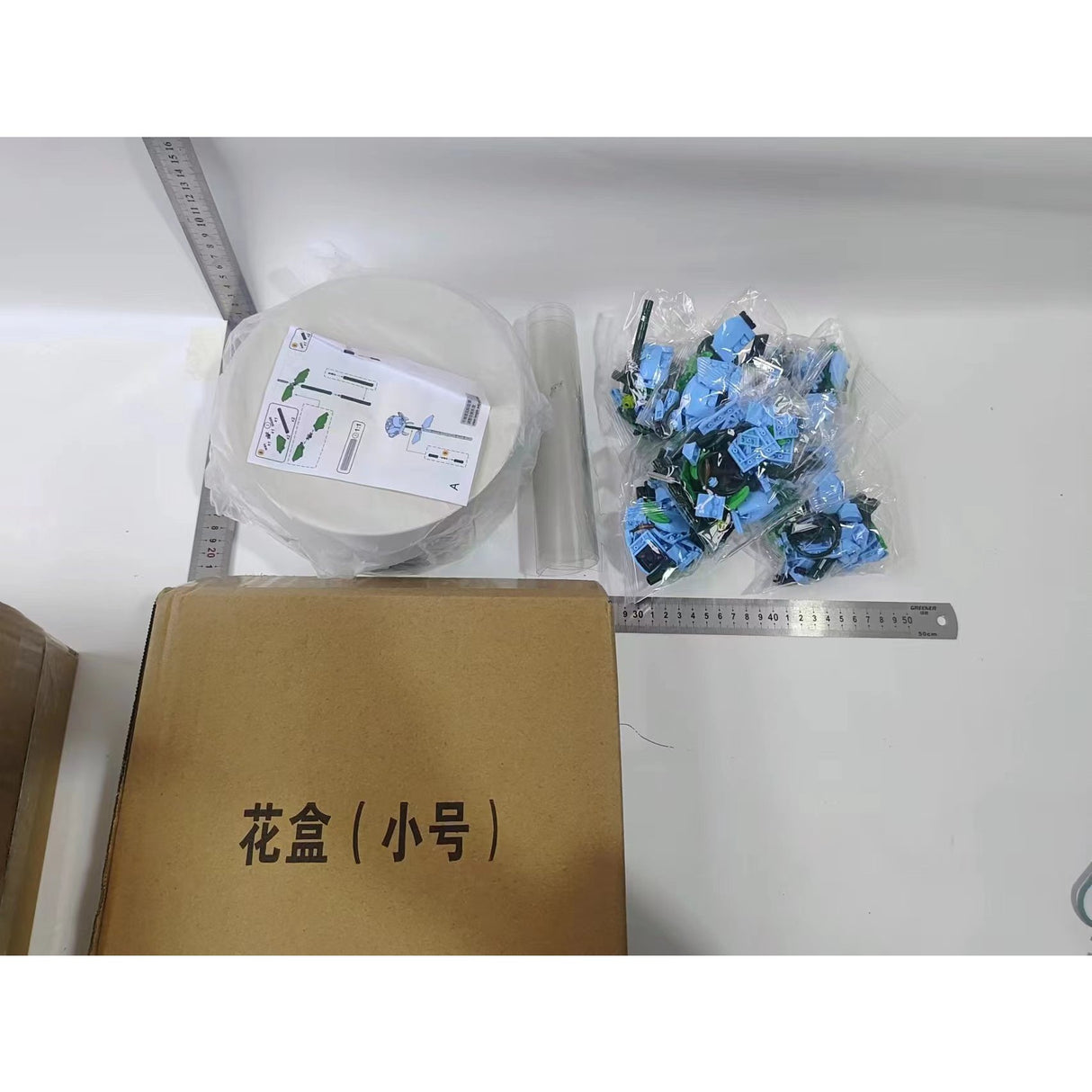 Set de Constructie Trandafiri, Vivimall, 20.5x19.5cm, Buchet de Trandafiri Albastri in Cutie Alba - vivimall.ro