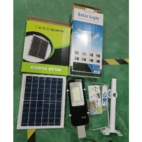 Proiector LED pentru stalp, casa, perete cu suport metalic inclus, Flippy, 38,5 cm x 14,2 cm, Rezistent la Apa IP65, cu Panou Solar, 240 COB LED, 100 W, Senzor de lumina, Timer, cu Telecomanda, intensitate reglabila, kit montaj inclus, Lumina Rece