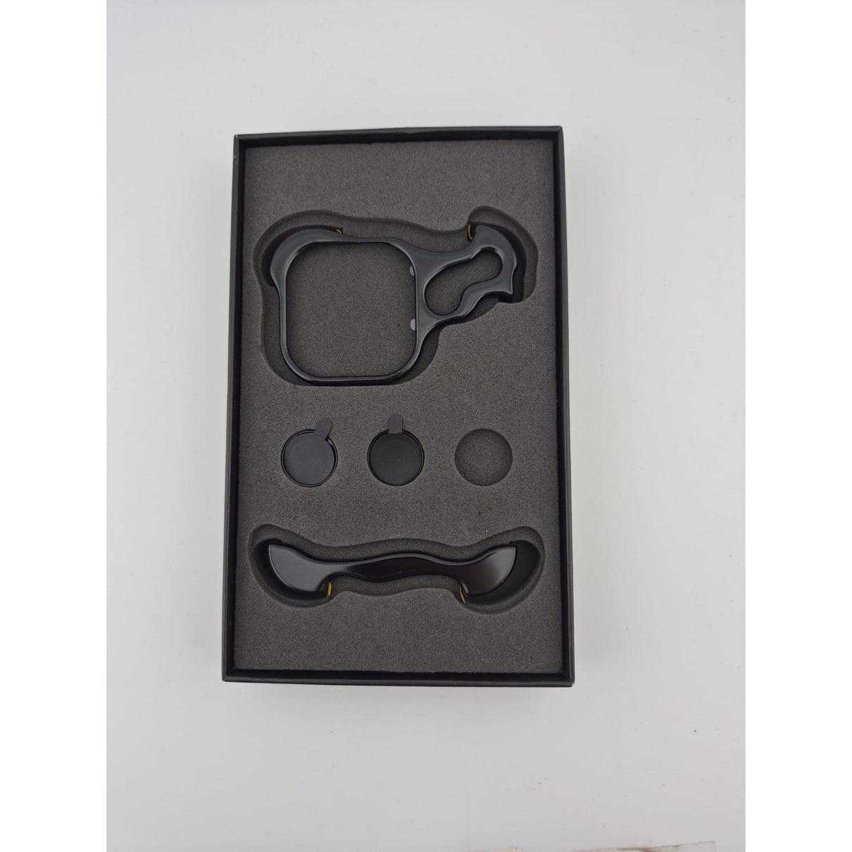 Resigilat: Husa Metalica Compatibila cu iPhone 16 Pro Max, Flippy, Protectie pentru Colturile Telefonului si Camera, Aliaj, Antisoc, Antizgariere, Negru