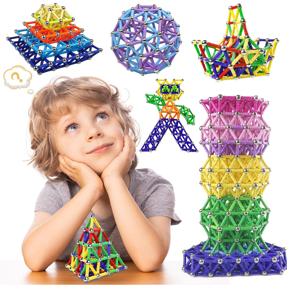 Copil construind o structură 3D cu bețișoare și bile magnetice multicolore din setul educativ