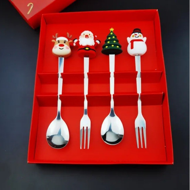 Set 4 Tacamuri, Flippy, cu Figurine de Craciun, din Otel Inoxidabil, 2 Furculite, 2 Linguri, Cutie Festiva, 13.5 cm, Rosu