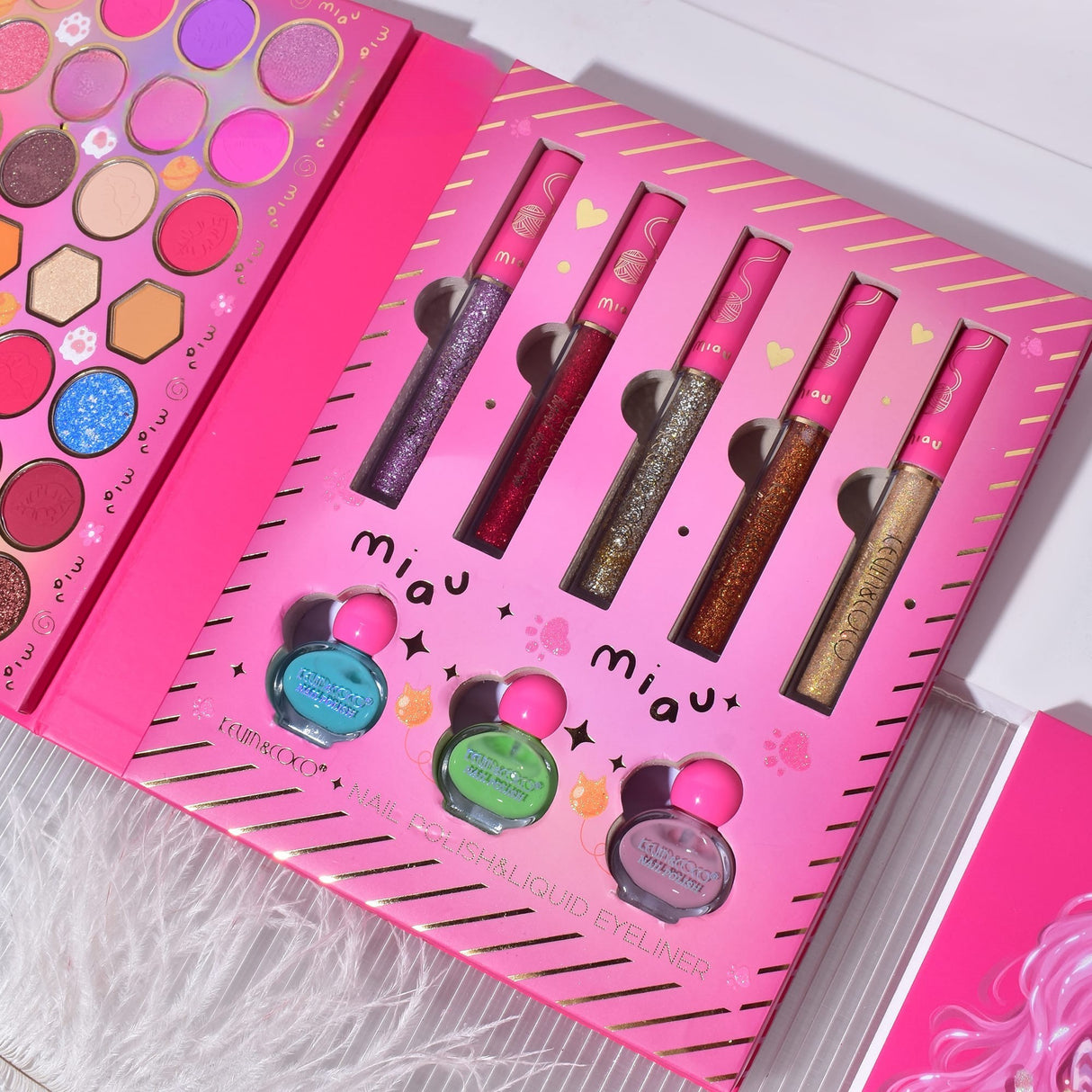 Set 9 Produse de Machiaj, KEVIN & COCO, Cool Girl and Cat, 35 de culori, 21.5 x 16.8 x 3 cm - vivimall.ro