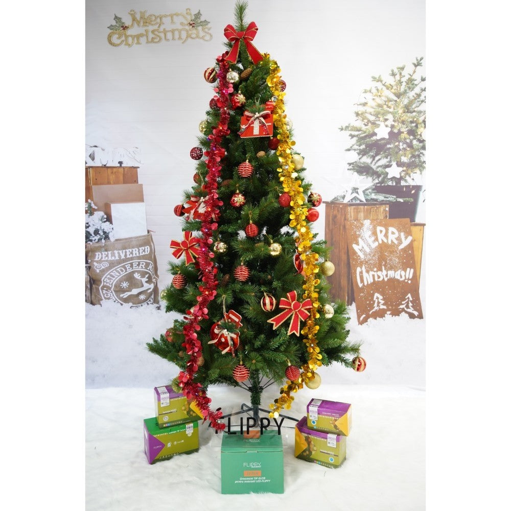 Set brad artificial de Craciun si elemente decorative, Decorat cu conuri de pin, pentru interior/exterior, inaltime 210 cm, diametru 114 cm, 1057 ramuri, Flippy, verde, suport metalic inclus - vivimall.ro