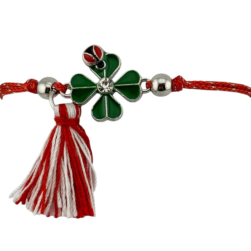 Detaliu pandantiv inox cu piatră decorativă, model trifoi verde cu buburuză, brățară mărțișor Jolie