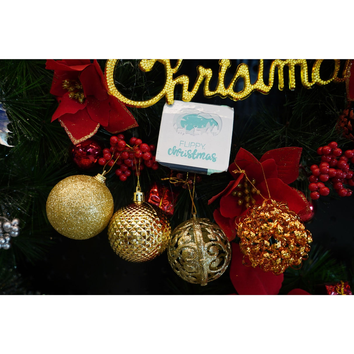 Set de 28 ornamente de brad, Vivimall, de tip Glob, Cupru/ Auriu, din polistiren, cu finisaj sclipitor , cutie 18 cm adancime x 22 cm inaltime x 18 cm lungime) - vivimall.ro