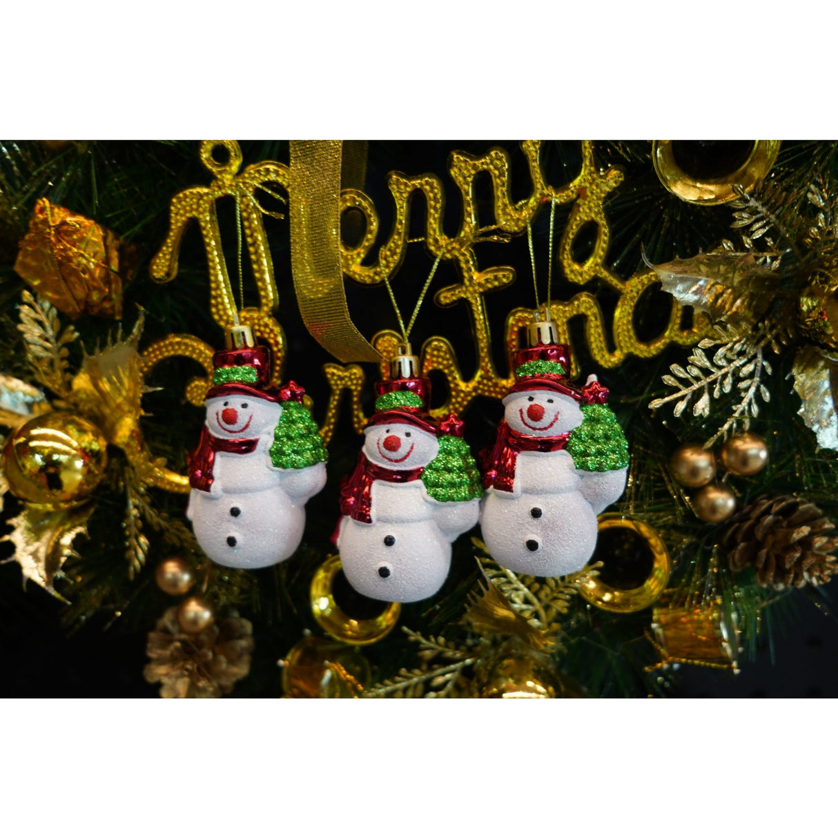 Set de 3 ornamente de brad, Flippy, de tip Om de zapada, Alb/Rosu, din plastic, cu finisaj sclipitor , cutie  4  cm adancime x 6  cm inaltime x 9  cm lungime - vivimall.ro