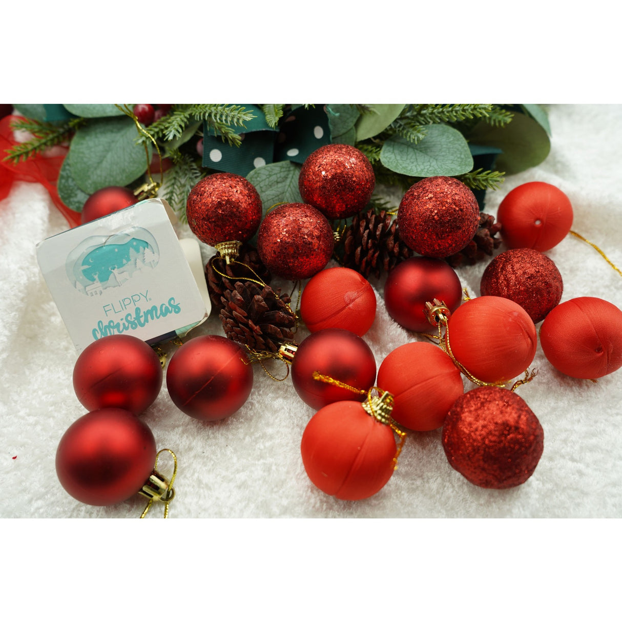 Set de 35 ornamente de brad, Vivimall, de tip Glob, Rosu, din polistiren, cu finisaj sclipitor , cutie 11 cm adancime x 19 cm inaltime x 11 cm lungime) - vivimall.ro