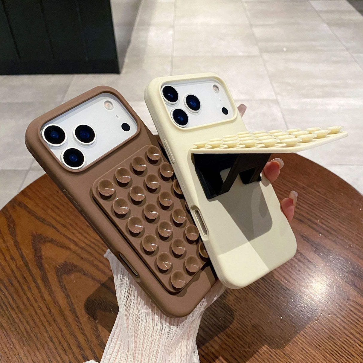 Husa din Silicon pentru iPhone 17 Pro, Flippy, cu Ventuze, Rezistenta la Socuri, Gri