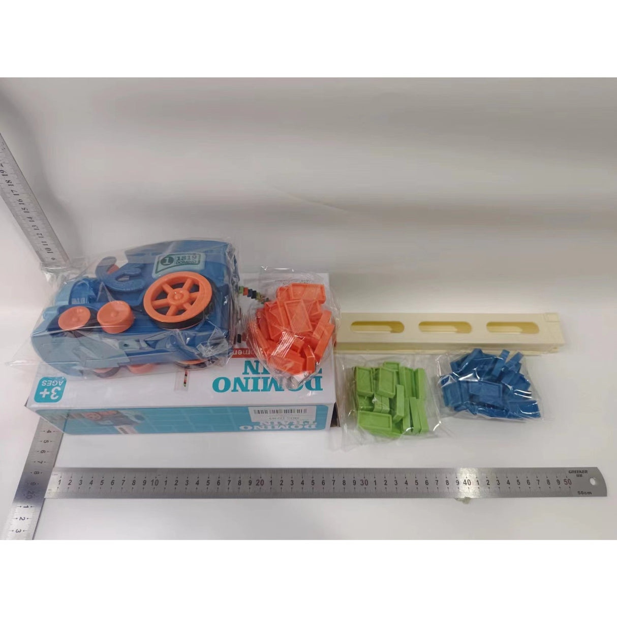 Trenulet educational de jucarie Flippy, pe baterii, cu 60 piese de domino, 3-7 ani, Multicolor, 26.5 cm x 8 cm x 14 cm