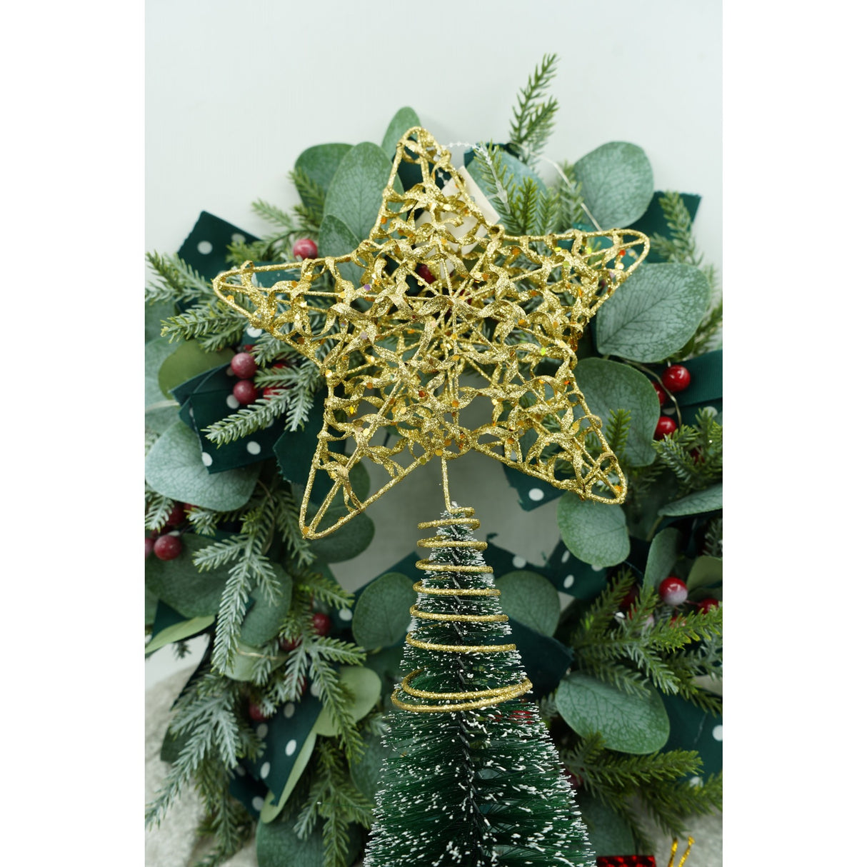 Varf decorativ de brad, Auriu, in forma de Stea, design cu paiete, din Plastic/Metal, 18 cm x 23 cm, Interior/Exterior, Flippy - vivimall.ro