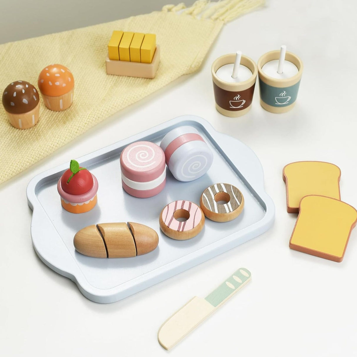 Jucarie Educativa Montessori din Lemn, Flippy, Set de Mic Dejun Interactiv cu Tava si 15+ Accesorii, Prajituri cu Scai, Dezvolta Motricitatea si Dexteritatea, 3ani+, Multicolor - vivimall.ro