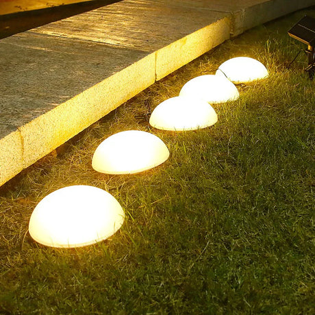 O atmosferă magică în grădină: lampa solară cu 5 ciuperci, alb cald