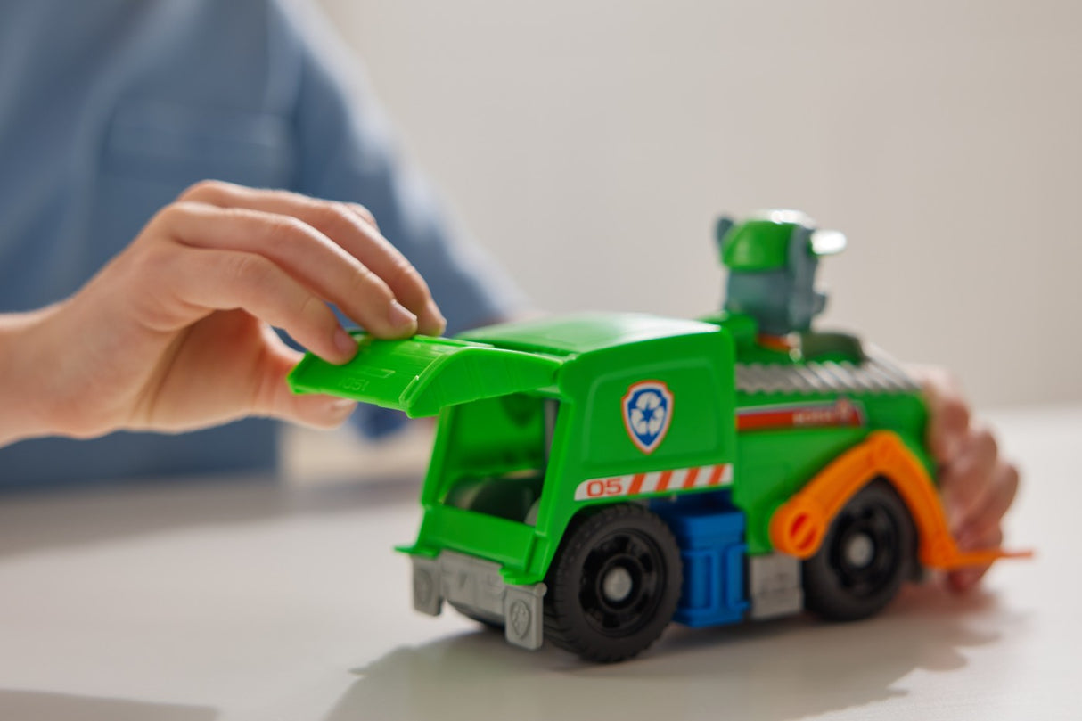 PATRULA CATELUSILOR SET VEHICUL DE BAZA CAMIONUL DE RECICLARE  SI FIGURINA ROCKY