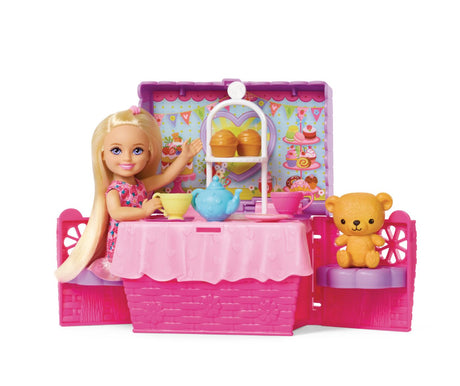 BARBIE FAMILY AND FRIENDS SET CLUBUL LUI CHELSEA PETRECERE CU CEAI SURPRIZA