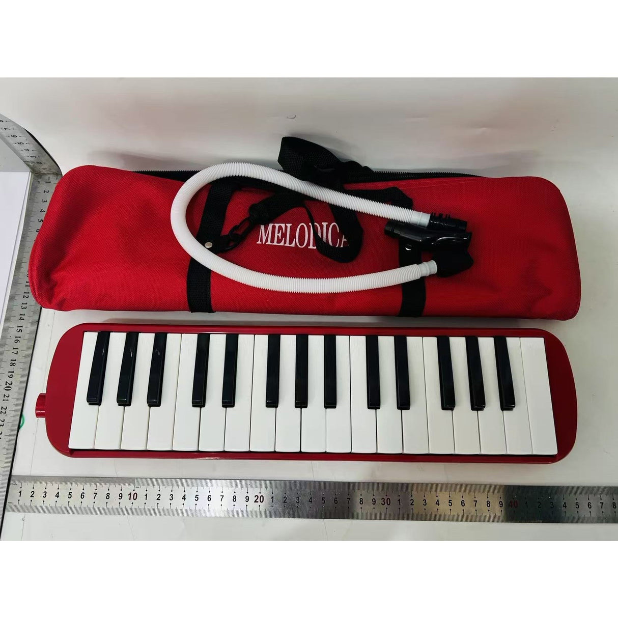 Set complet melodică Vivimall roșie cu husă din pânză, suflator și lavetă de curățare incluse