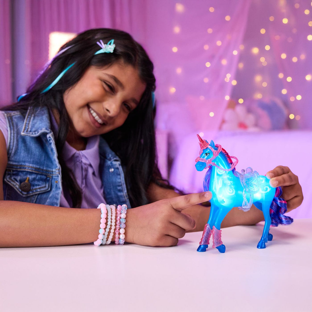 UNICORN ACADEMY SET ANTRENEAZA SI STRALUCESTE UNICORNUL RIVER SI PAPUSA ISABEL