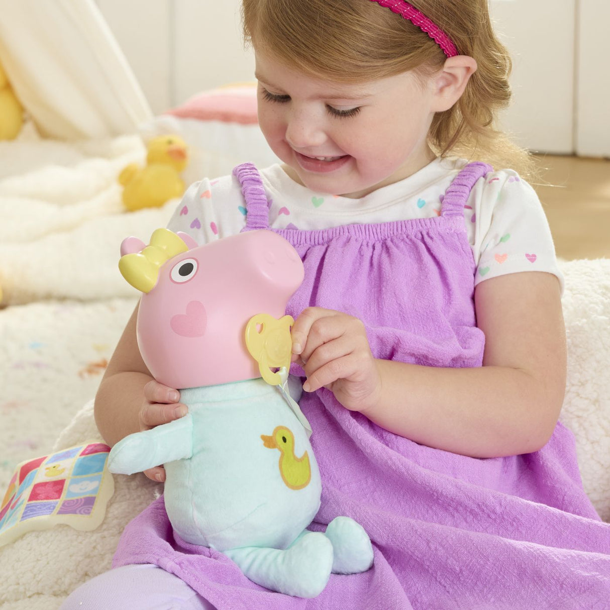 PEPPA PIG SET DE JOACA OINKS AND SNUGGLES PAPUSA EVIE INTERACTIVA CU ACCESORII