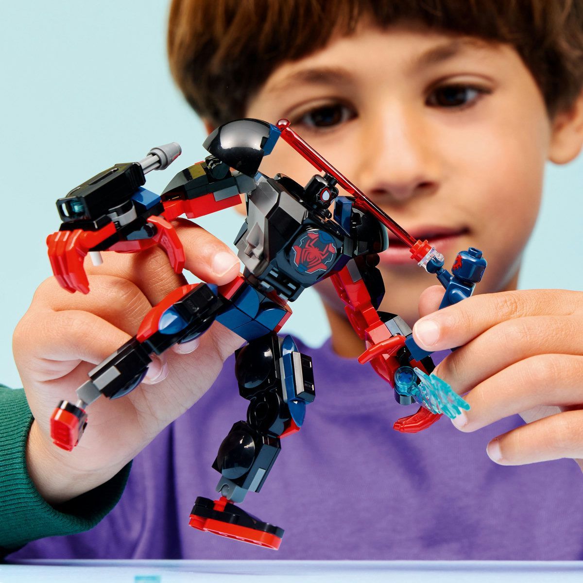 LEGO MARVEL ROBOTUL LUI MILES MORALES VS OMUL PAIANJEN 2099 76337
