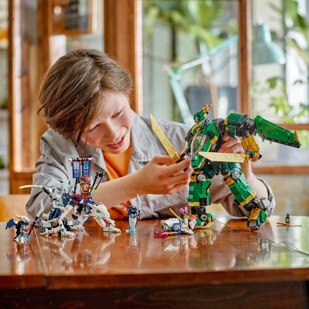 LEGO NINJAGO ROBOTUL AVION CU REACTIE AL LUI LLOYD 71845