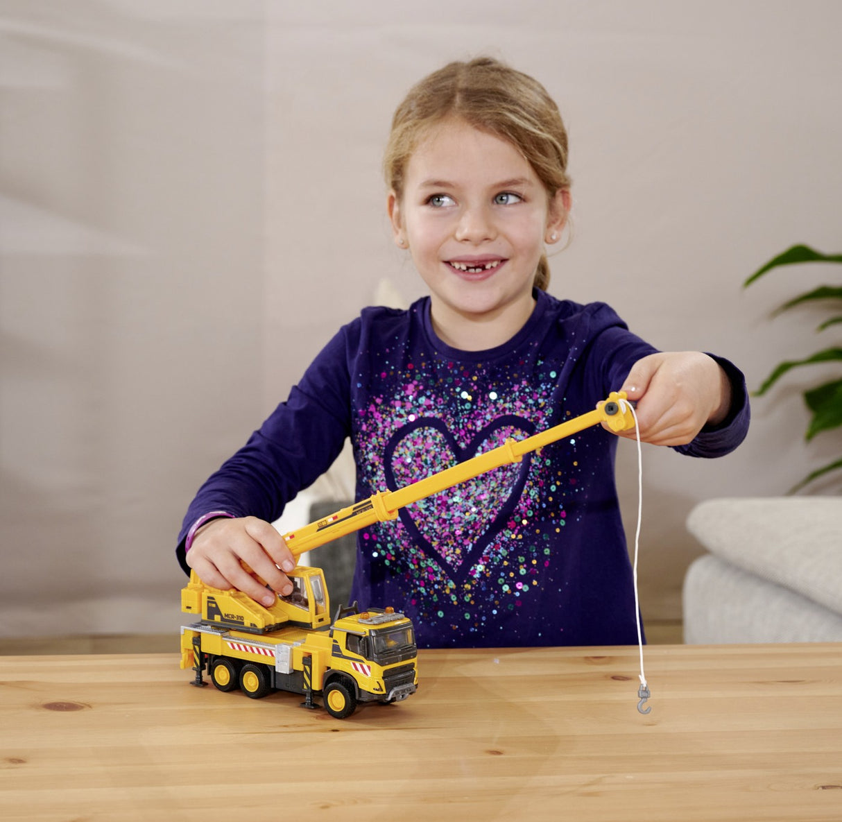MAJORETTE VOLVO CAMION CU MACARA
