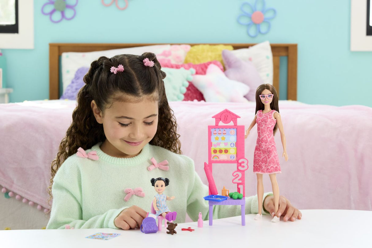 BARBIE SET DE JOACA PAPUSA BARBIE BRUNETA CU ROCHIE ROZ FACE CARIERA PROFESOARA