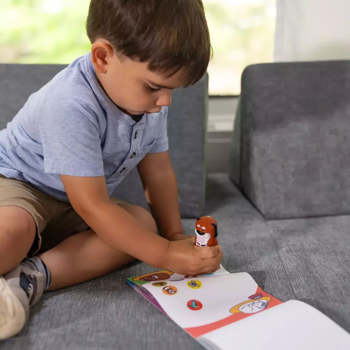 MELISSA AND DOUG STICKER WOW SET DE JOACA AUTOCOLANTE SI STAMPILA CATELUS