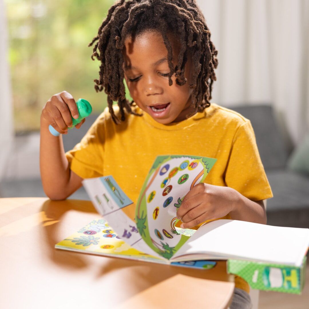 MELISSA AND DOUG STICKER WOW SET DE JOACA AUTOCOLANTE SI STAMPILA DINOZAUR