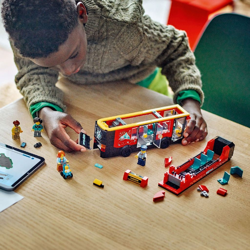 LEGO CITY AUTOBUZ TURISTIC ROSU CU ETAJ 60407