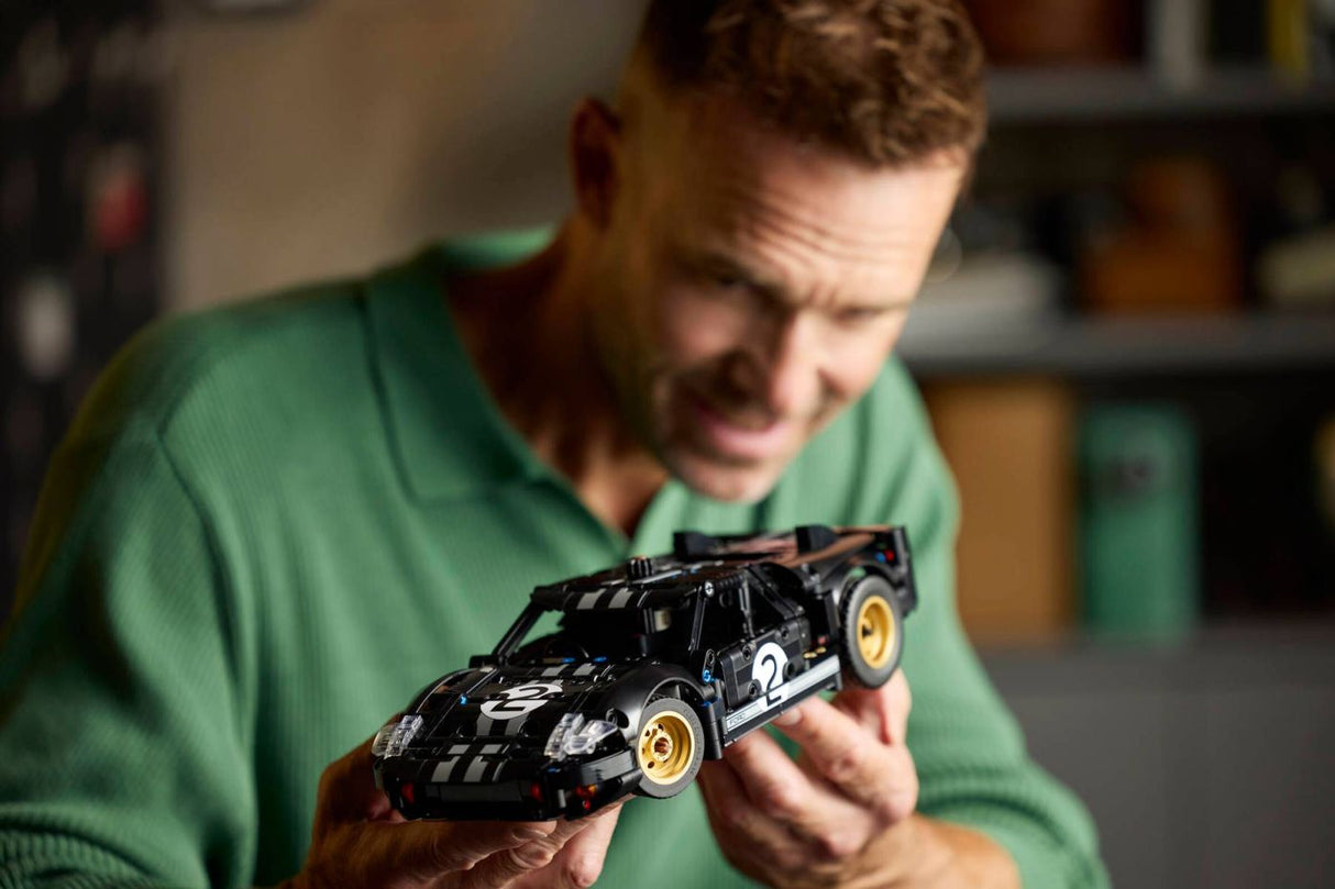LEGO TECHNIC MASINA DE CURSE 1966 FORD GT40 MKII 42223
