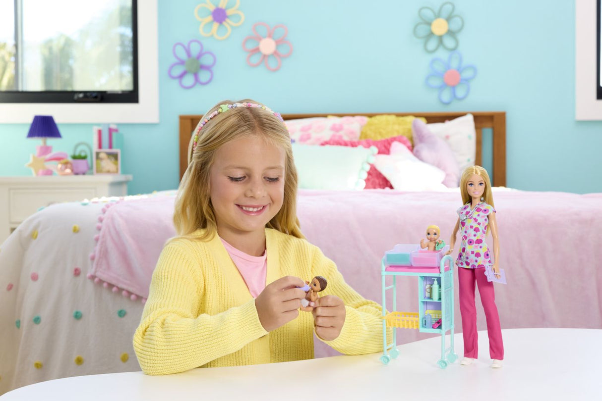 BARBIE YOU CAN BE ANYTHING PAPUSA DOCTOR PEDIATRU CU ACCESORII