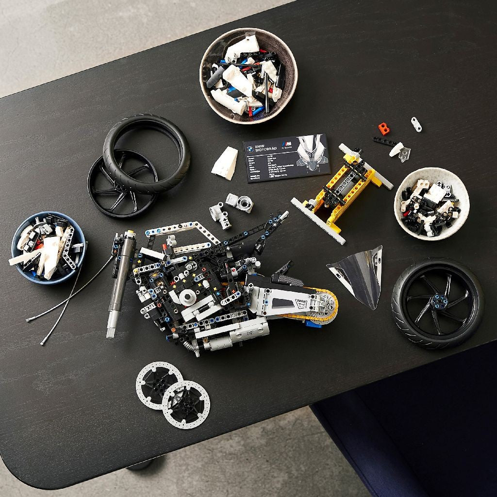 LEGO TECHNIC BMW M 1000 RR 42130 – Vivimall