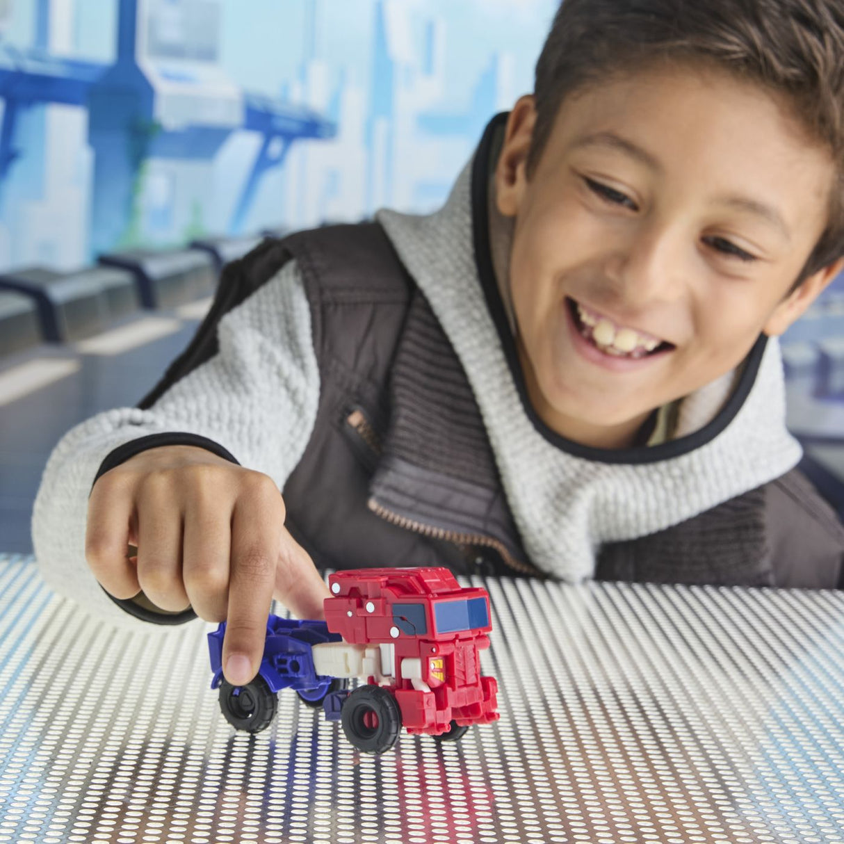 TRANSFORMERS CYBERWORLD ROBOT OPTIMUS PRIME CONVERTIBIL 10CM