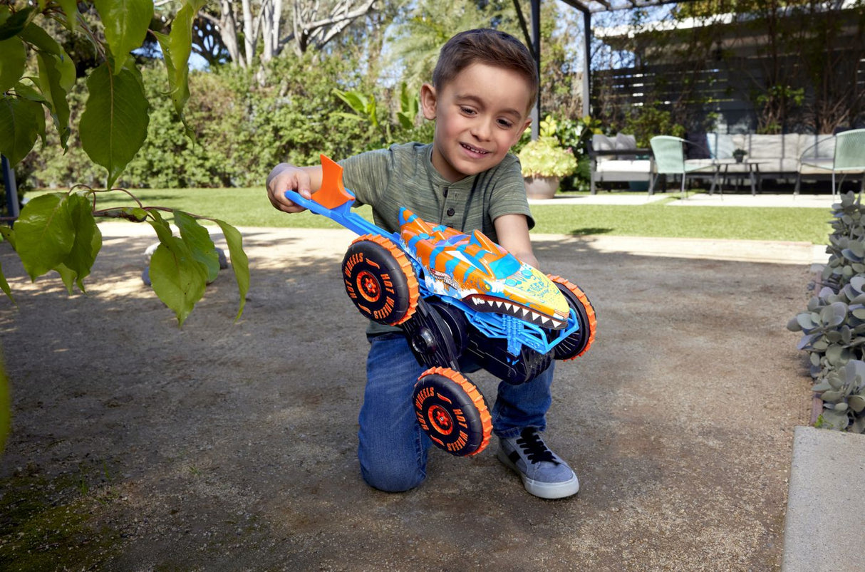 HOT WHEELS MONSTER TRUCK SHARKS VS DINOS MASINA CU TELECOMANDA TIGER SHARK CLIMBER