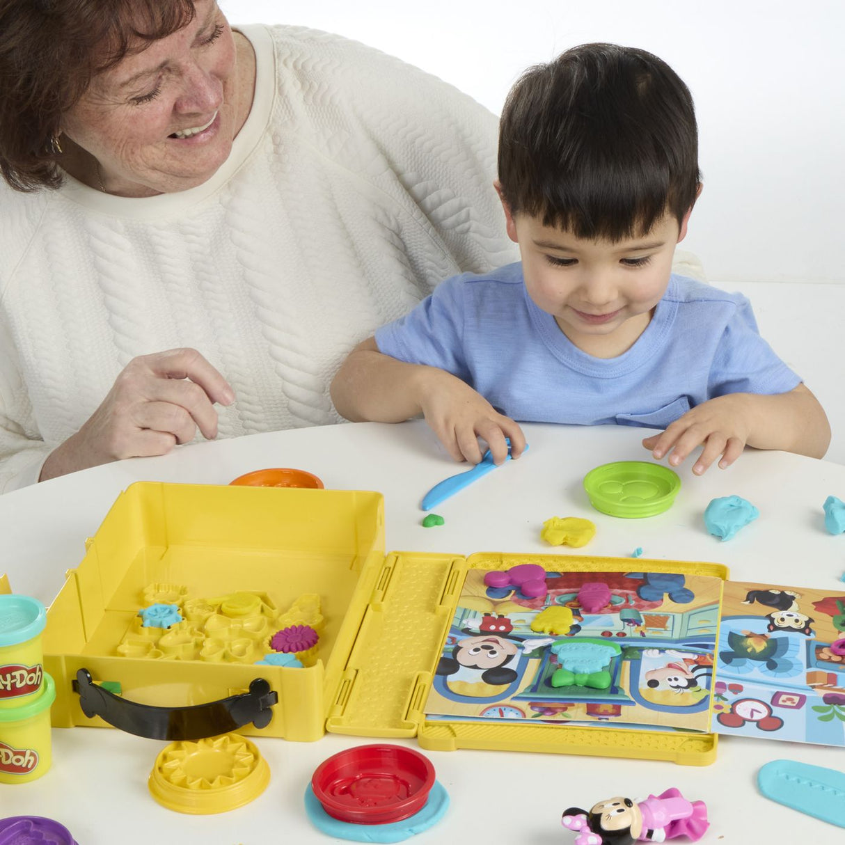 PLAY DOH DISNEY JR CLUBUL LUI MICKEY MOUSE SET MODELEAZA O POVESTE