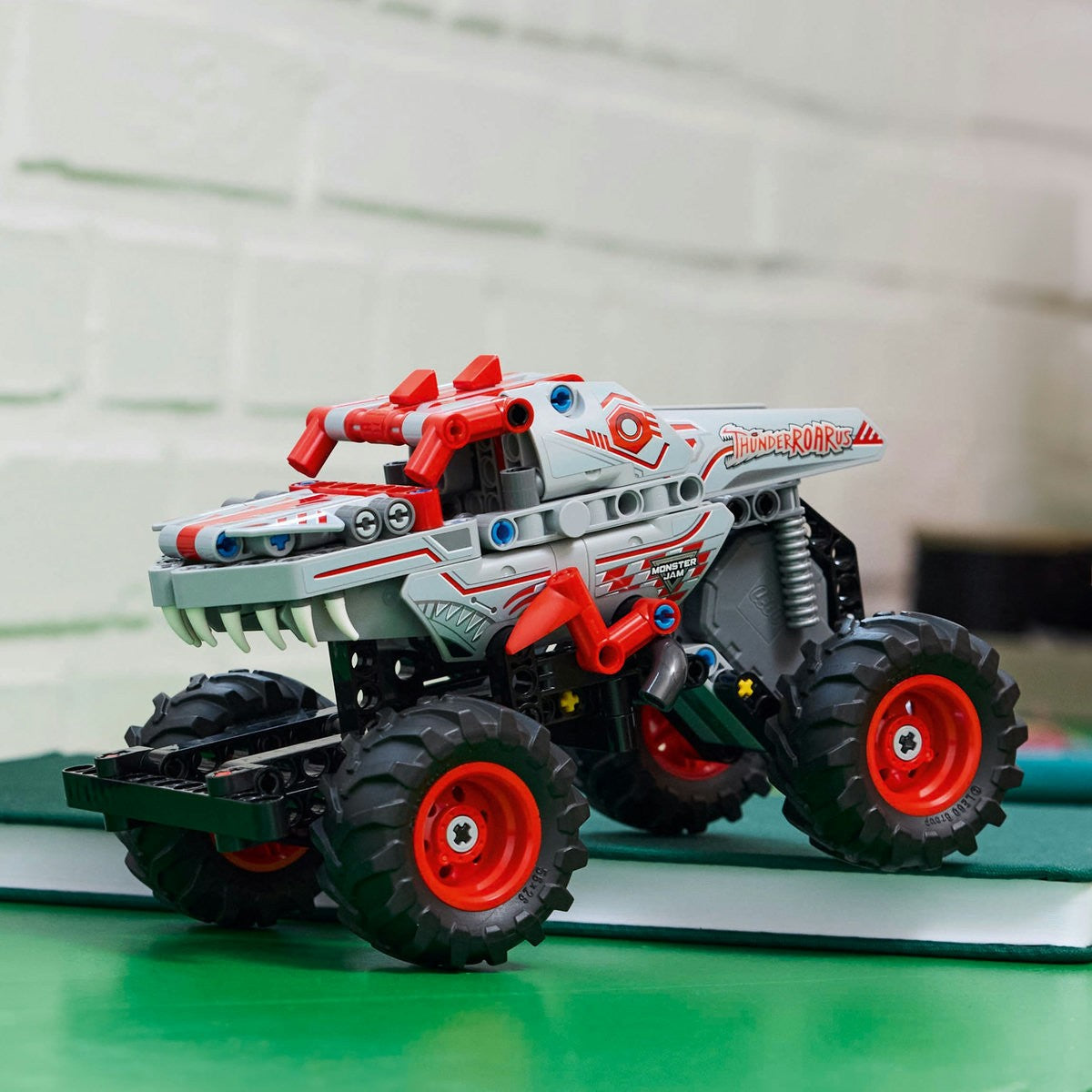 LEGO TECHNIC MONSTER JAM THUNDERROARUS PULL-BACK 42200