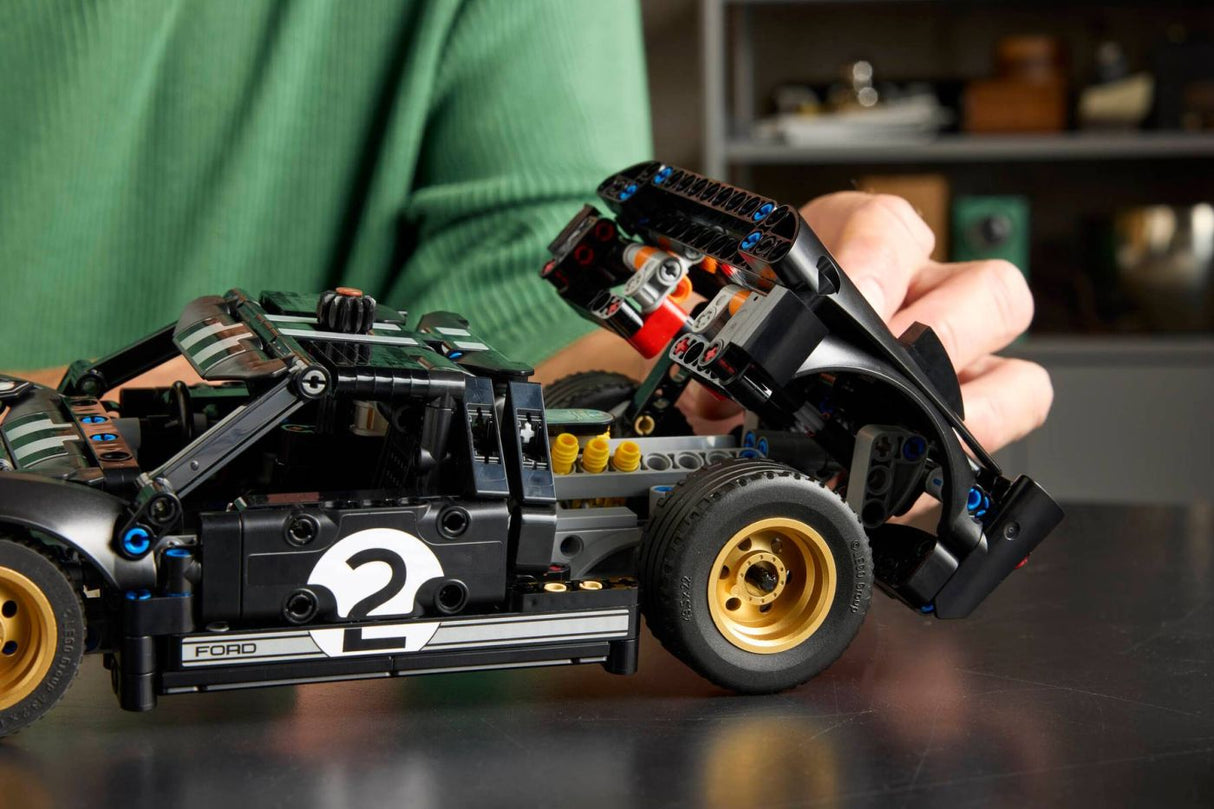 LEGO TECHNIC MASINA DE CURSE 1966 FORD GT40 MKII 42223