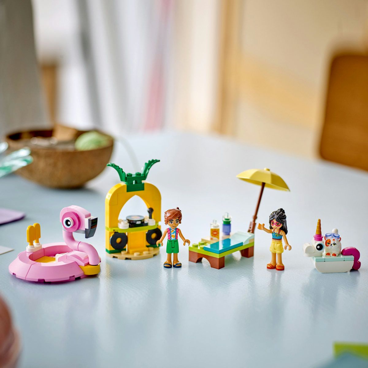 LEGO FRIENDS PETRECERE LA PISCINA CU UNICORNUL SI FLAMINGO 42658