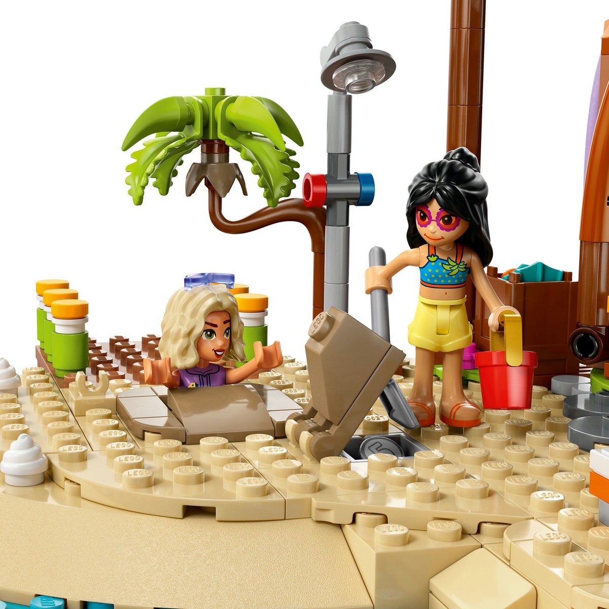 LEGO FRIENDS STATIUNE DE PE LITORAL PENTRU VACANTA CU FAMILIA 42673
