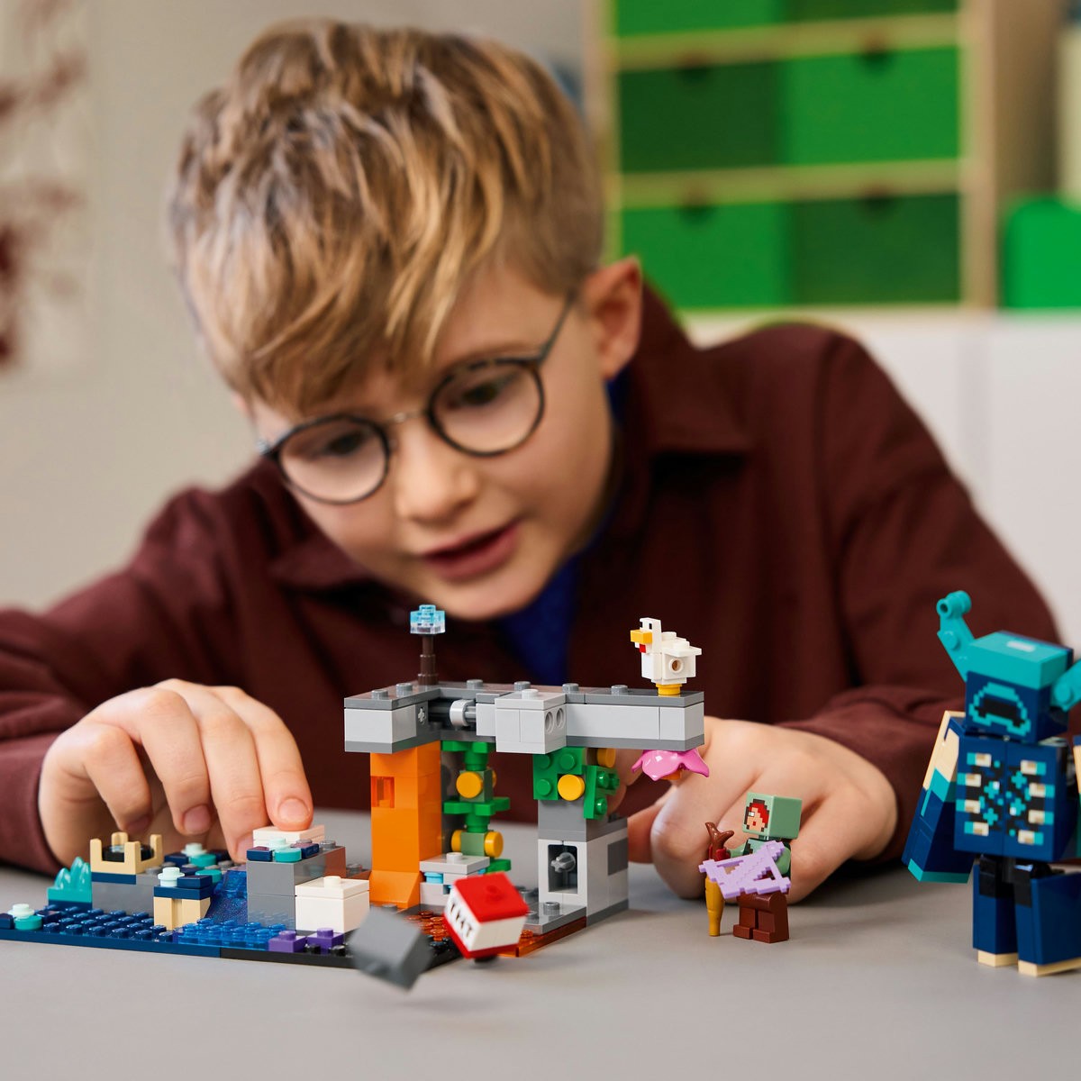 LEGO MINECRAFT INTALNIREA CU TEMNICERUL 21274