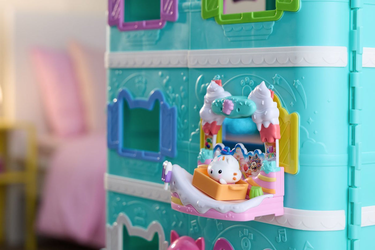 GABBYS DOLLHOUSE FILMUL SET BALCONUL DIN DULCIURI SI FIGURINA PISICA CAKEY CU ACCESORII