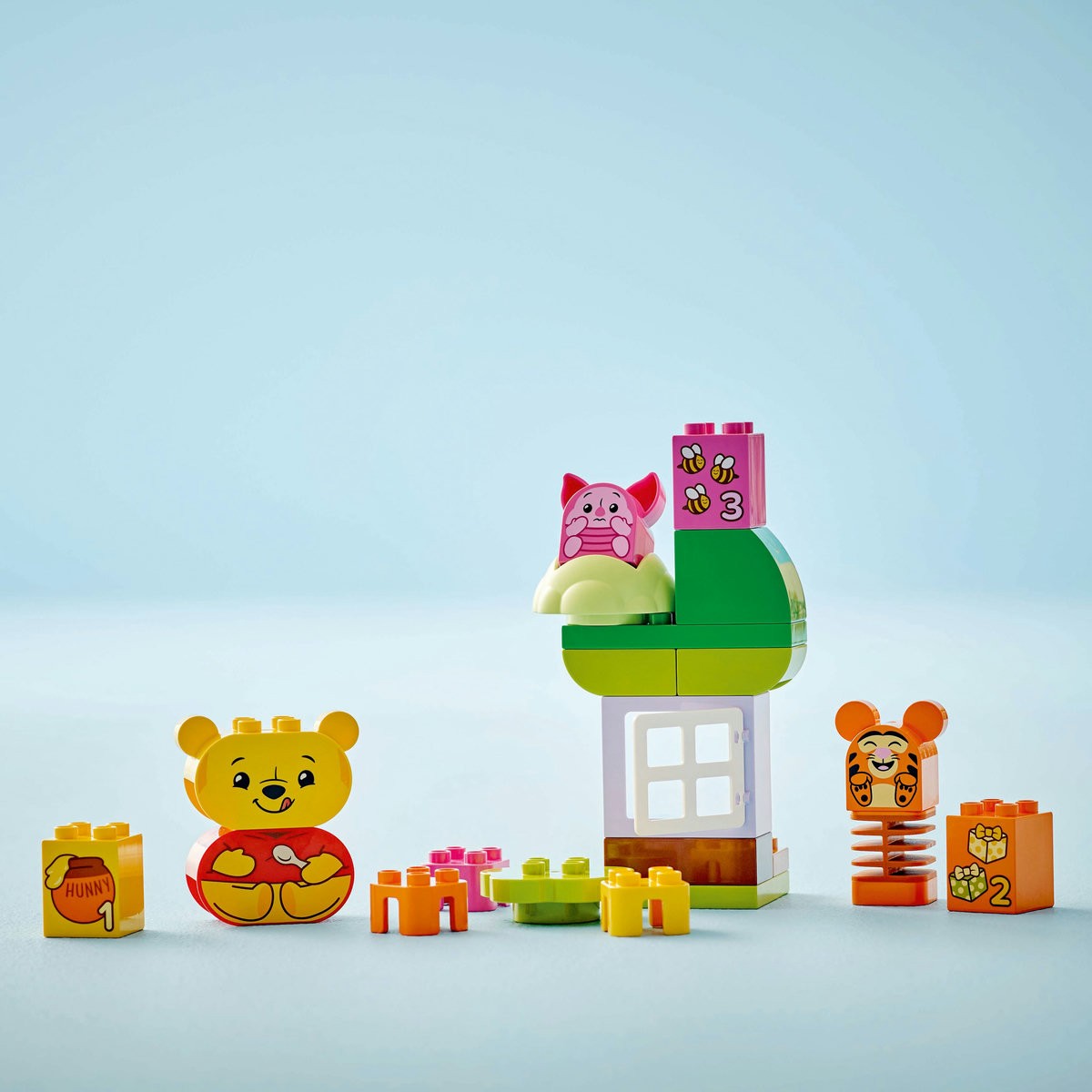 LEGO DUPLO PETRECEREA DE ZIUA DE NASTERE A LUI WINNIE DE PLUS 10457