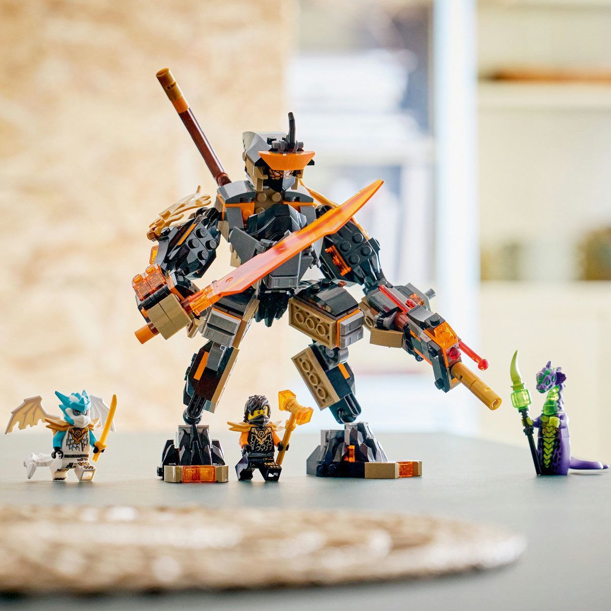 LEGO NINJAGO ROBOTUL DE MISIUNE AL LUI COLE SI DRAGONUL ZANE 71854