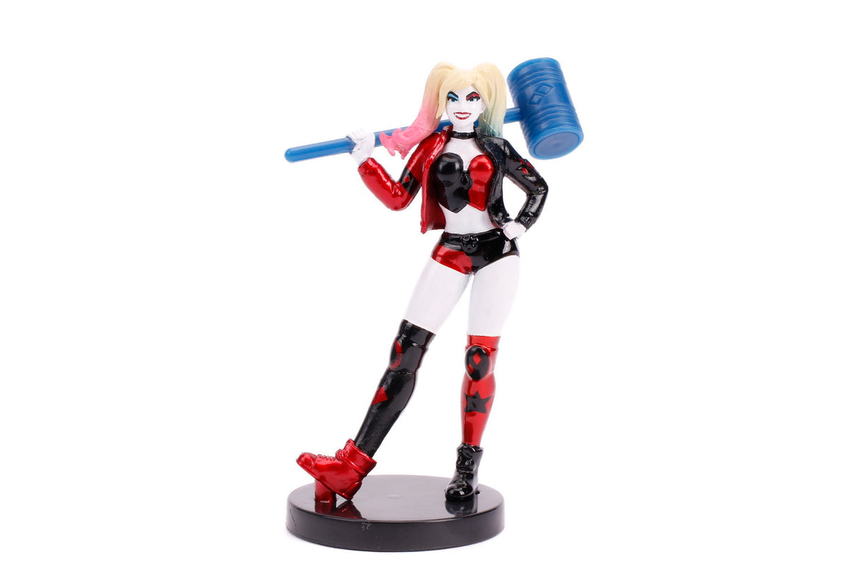 MASINUTA DIN METAL HARLEY QUINN 1969 CHEVY CORVETTE SCARA 1:24