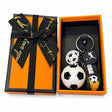 Breloc Flippy minge de fotbal din acril alb-negru, 50 g, vedere frontală cu pandantiv decorativ