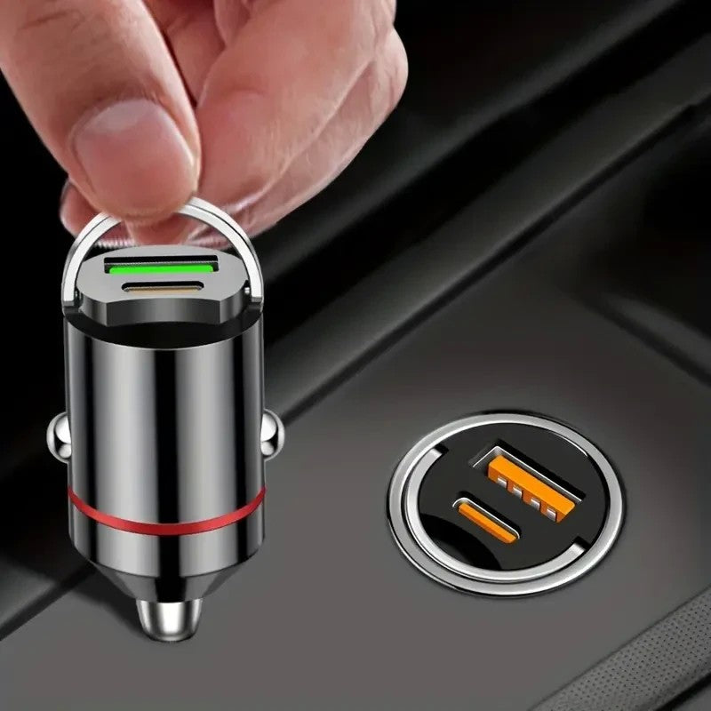 Încărcător auto Vivimall 66W introdus în bricheta mașinii, vedere laterală